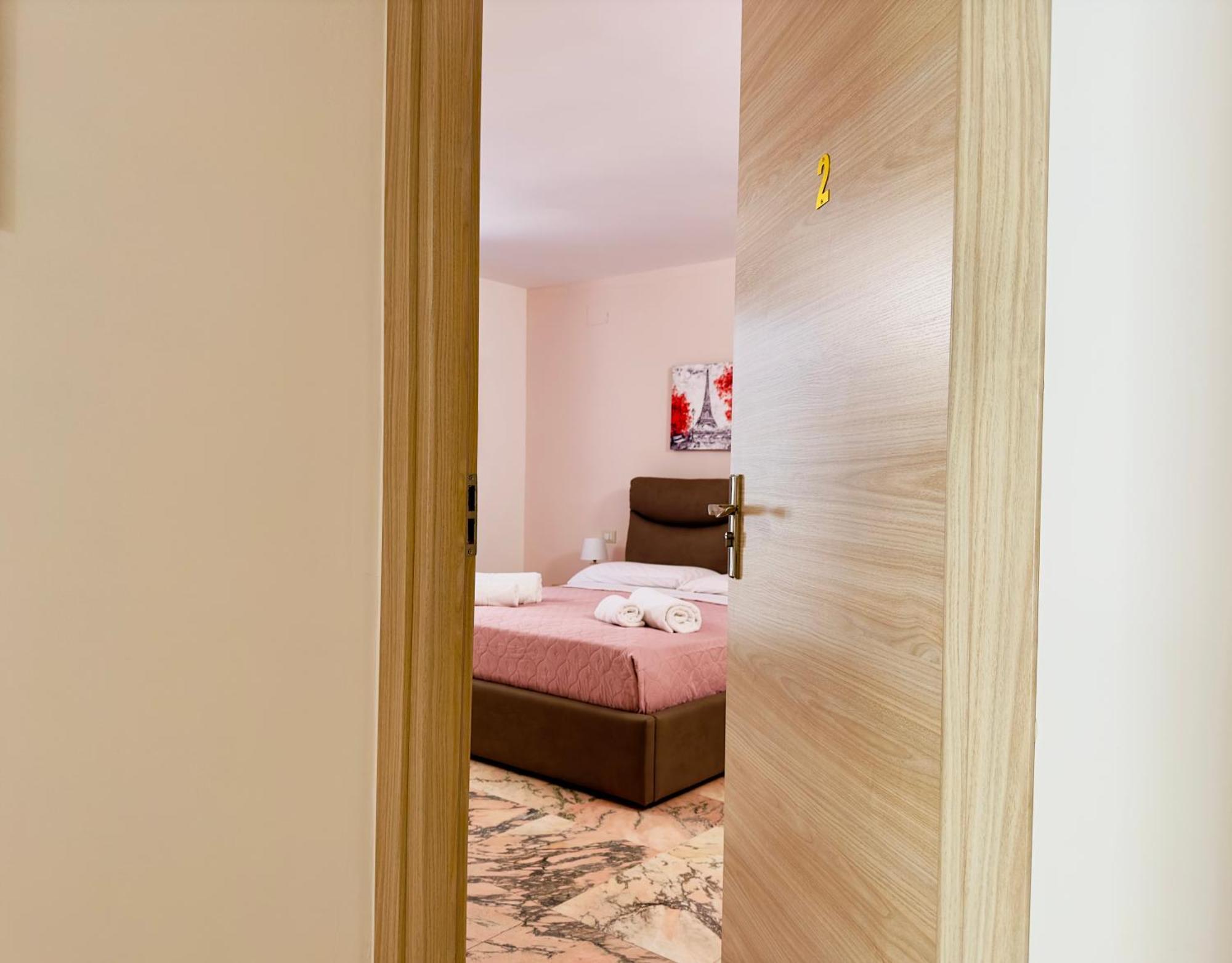Unique Rooms In Centro Citta Bagno Privato E Climatizzatore Ragusa Exterior foto